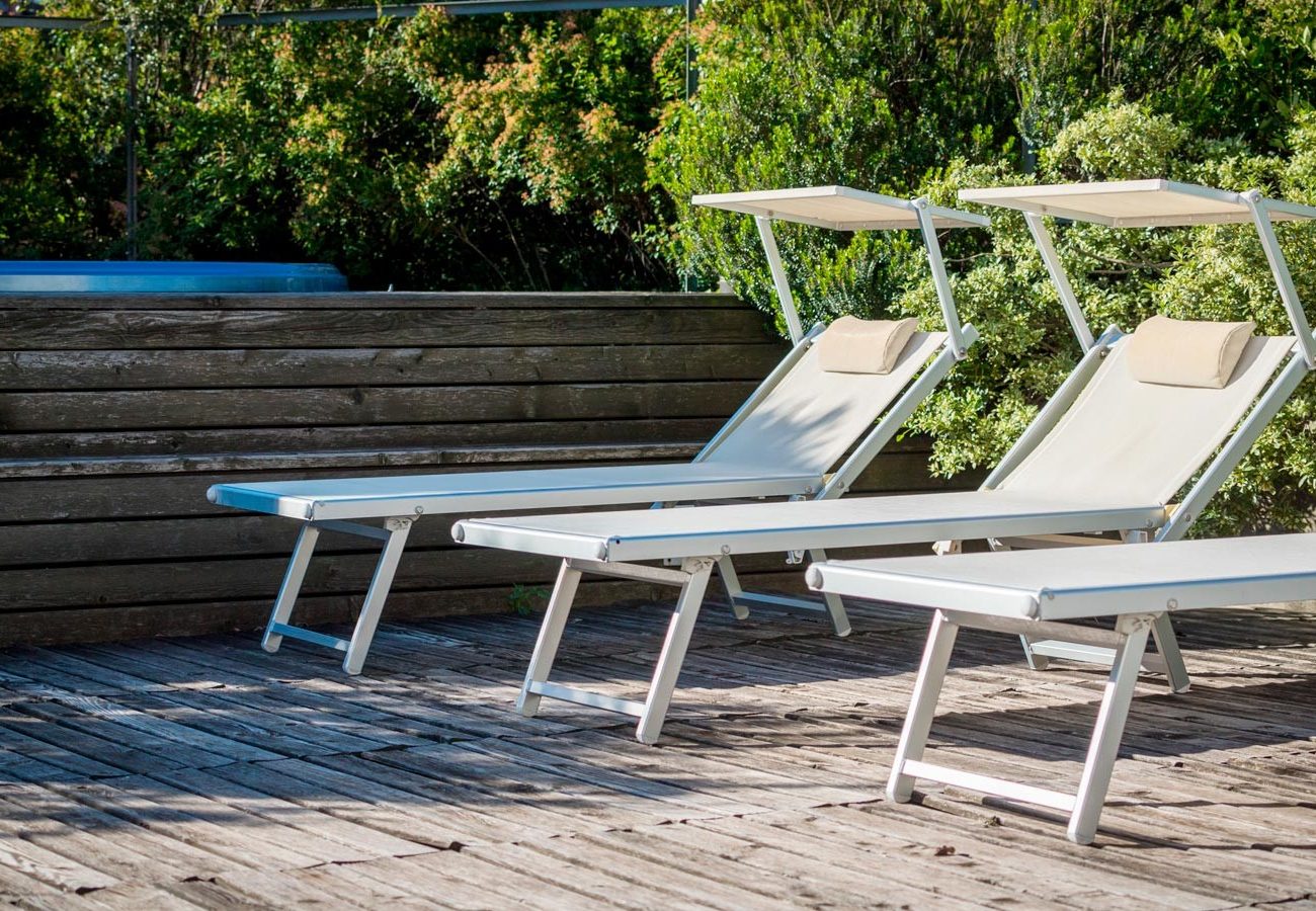 sdraio prendisole in terrazzo all'hotel Caminetto